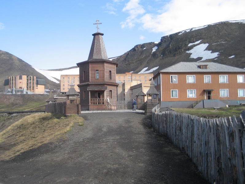 Eine orthodoxe Kirche, welche nach einem schweren Flugzeugunglueck im Jahr 1996 gebaut wurde (Bild von Birgit Jaenicke)